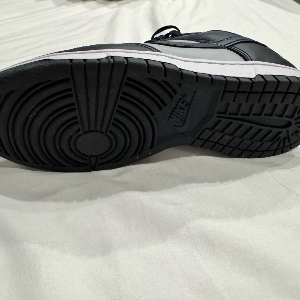 Men's Nike Georgetown Dunks - Picture 2 of 7
